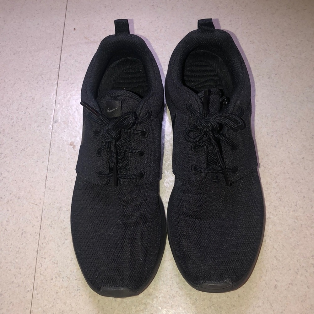 NIKE Tennis Shoes Size 7.5